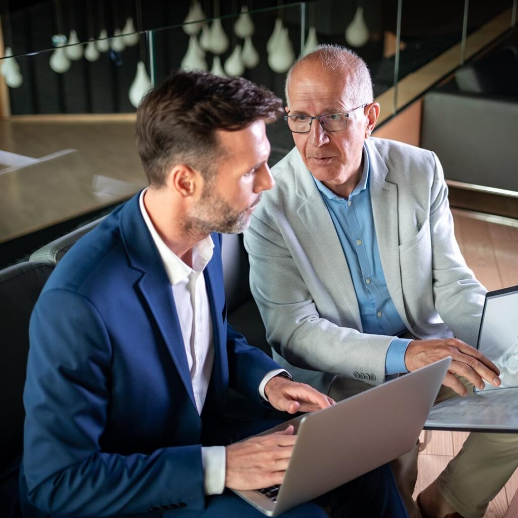 business people having meeting in modern office in jhhwl8d.jpg